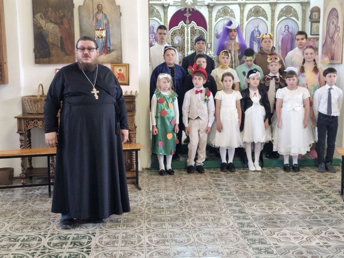 Детский праздник под сводами Свято-Иверского храма