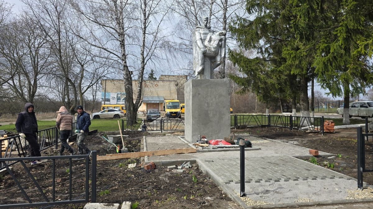 В Центральном завершен ремонт памятника воинам