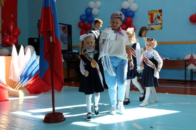 Алексеевская школа встретила 50-й День знаний