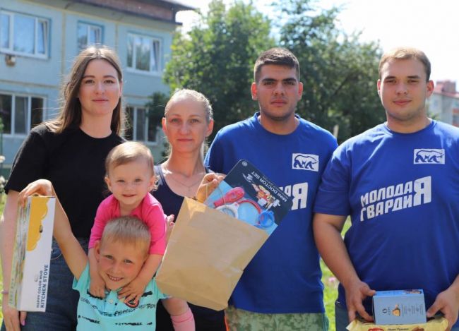 Волонтеры «Единой России» оказали помощь в рамках акции «Собери ребенка в школу»
