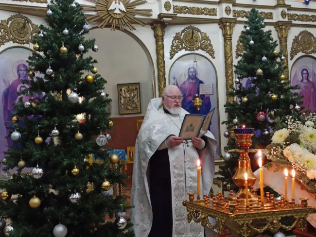 Протоиерей Валентин Дудин поздравил православных района с Рождеством Христовым