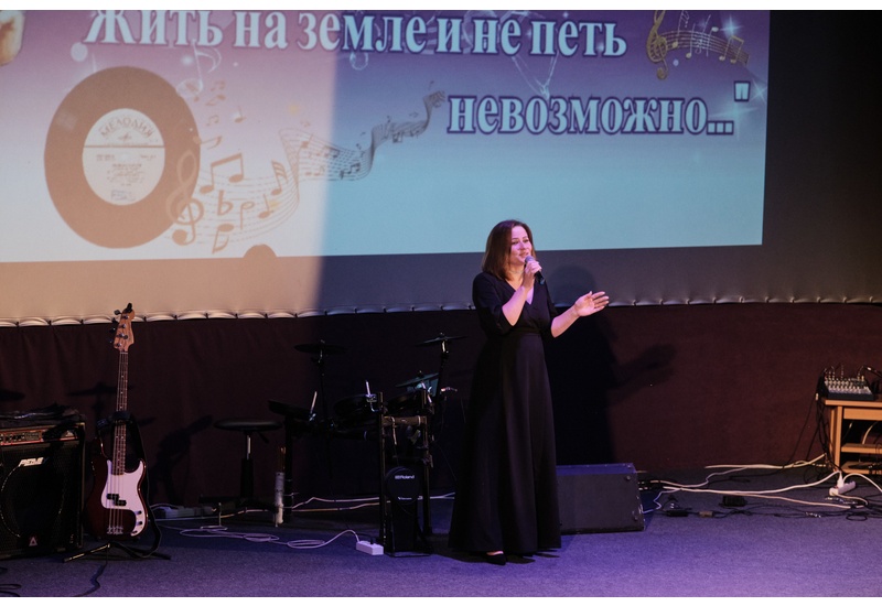 Евгения Абрамова успещно выступила на межрегиональном фестивале ретрошлягеров