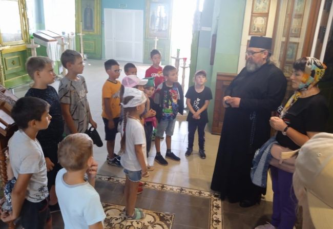 Нарышкинские ребята посетили Свято-Успенский храм