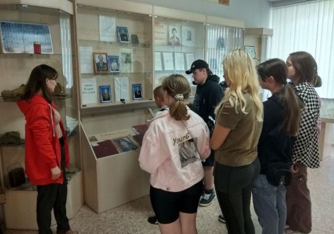 Теплинские ребята посетили школьный музей боевой славы