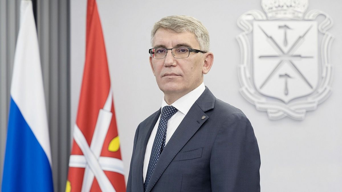 Дмитрий Миляев поздравил тулячек с Днем матери