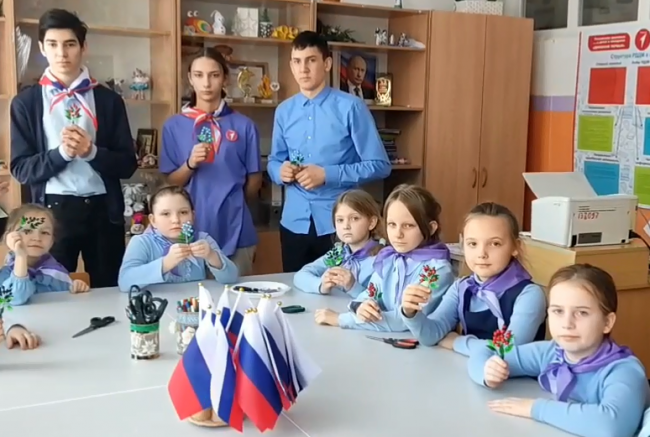 Алексеевские школьники готовят подарки для своих мам и бабушек