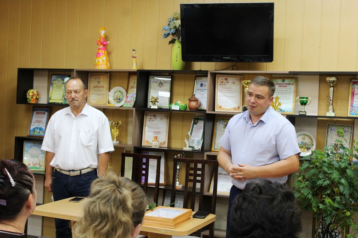 Общественность района встретилась с главой администрации Романом Поповым   
