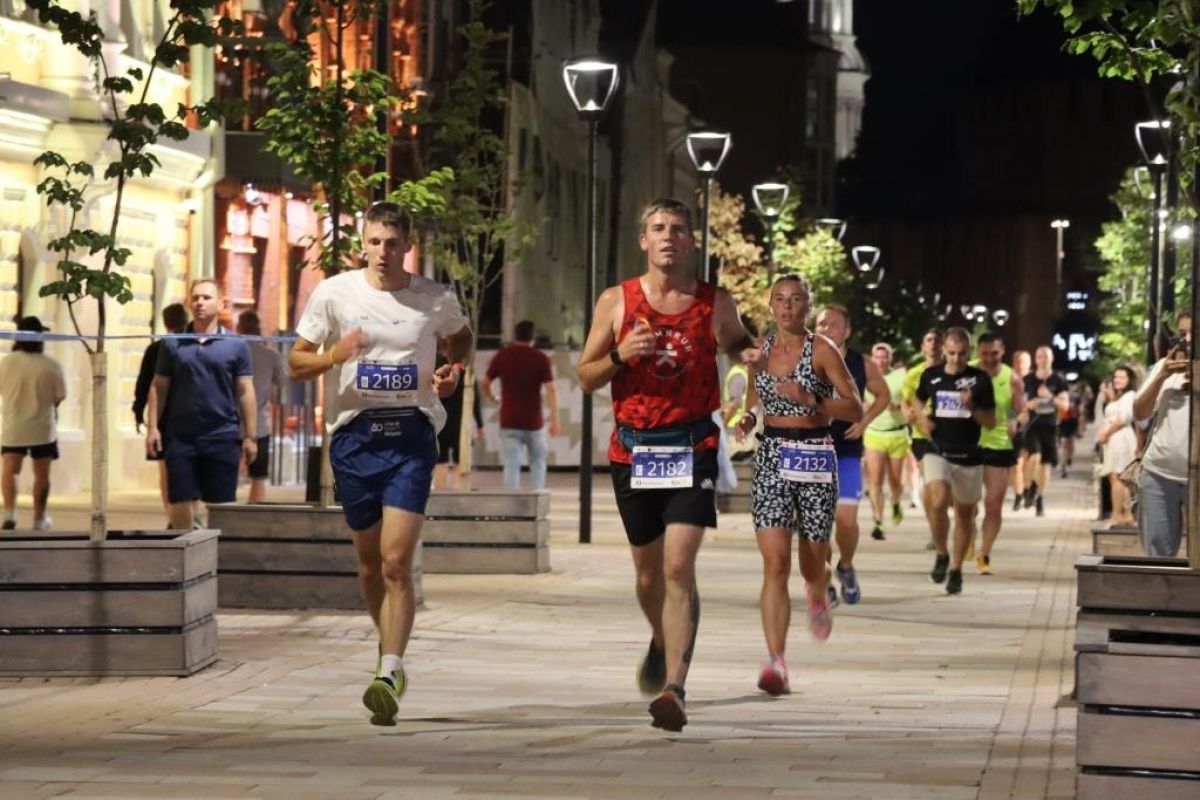 Более 2 тысяч любителей спорта пробежали по ночной Туле