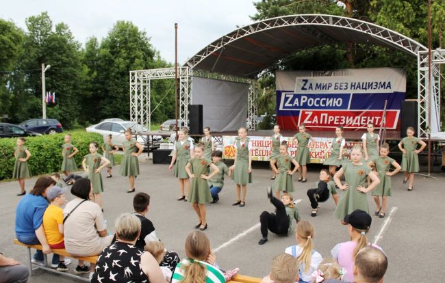 День России в Теплом отметили большим праздничным концертом