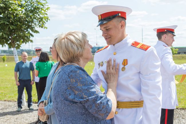 Тульским суворовцам вручили аттестаты