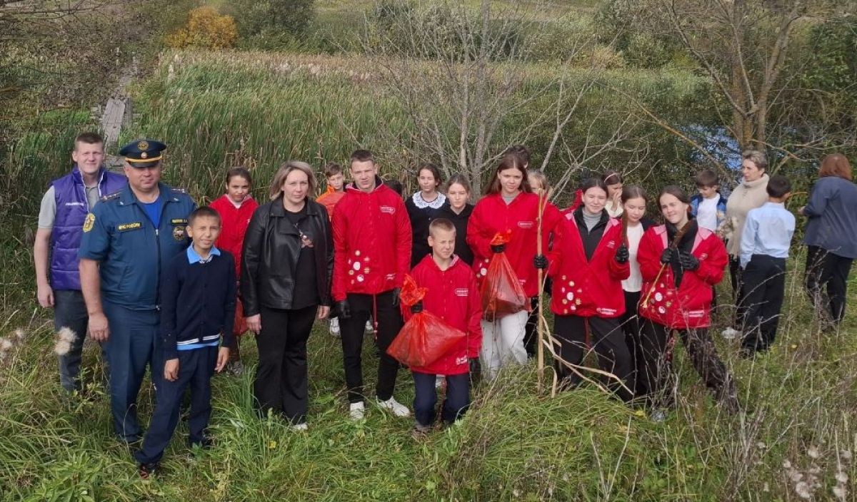 Ученики Нарышкинской школы очистили родной берег от мусора Ученики Нарышкинской школы очистили родной берег от мусора