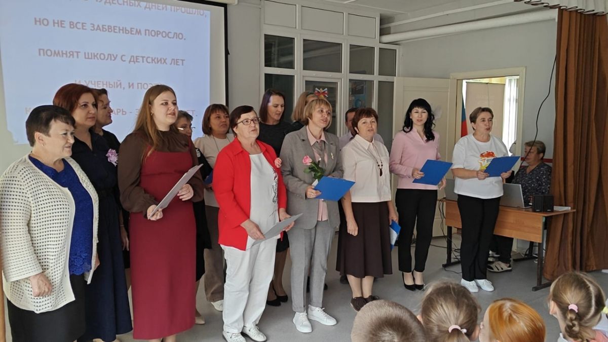 День учителя в Нарышкинской школе: педагоги и ученики словно единое целое