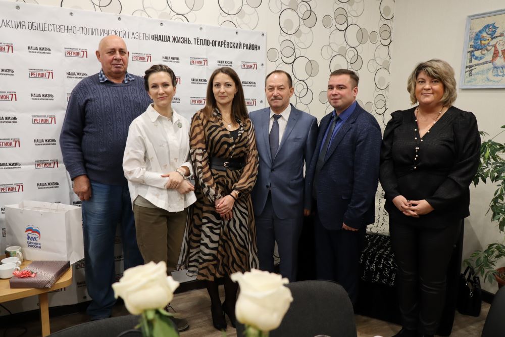 Газета приняла поздравления от друзей и коллег