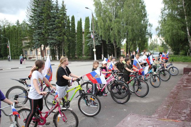 Юные патриоты приняли участие в велопробеге в День России