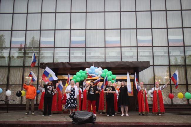 Концерт и мастер-классы ждали жителей Каменского района в День России