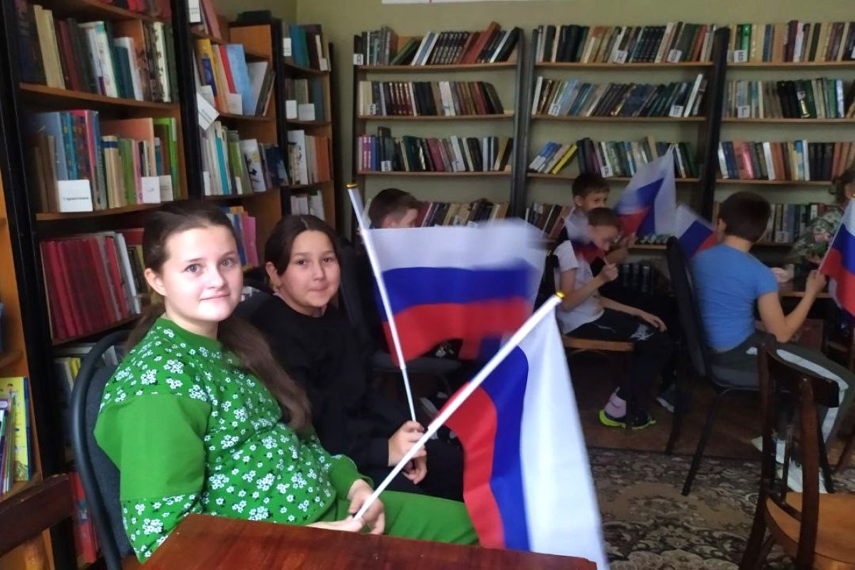 В путешествие по истории и культуре Родины пригласили школьников в Архангельскую библиотеку