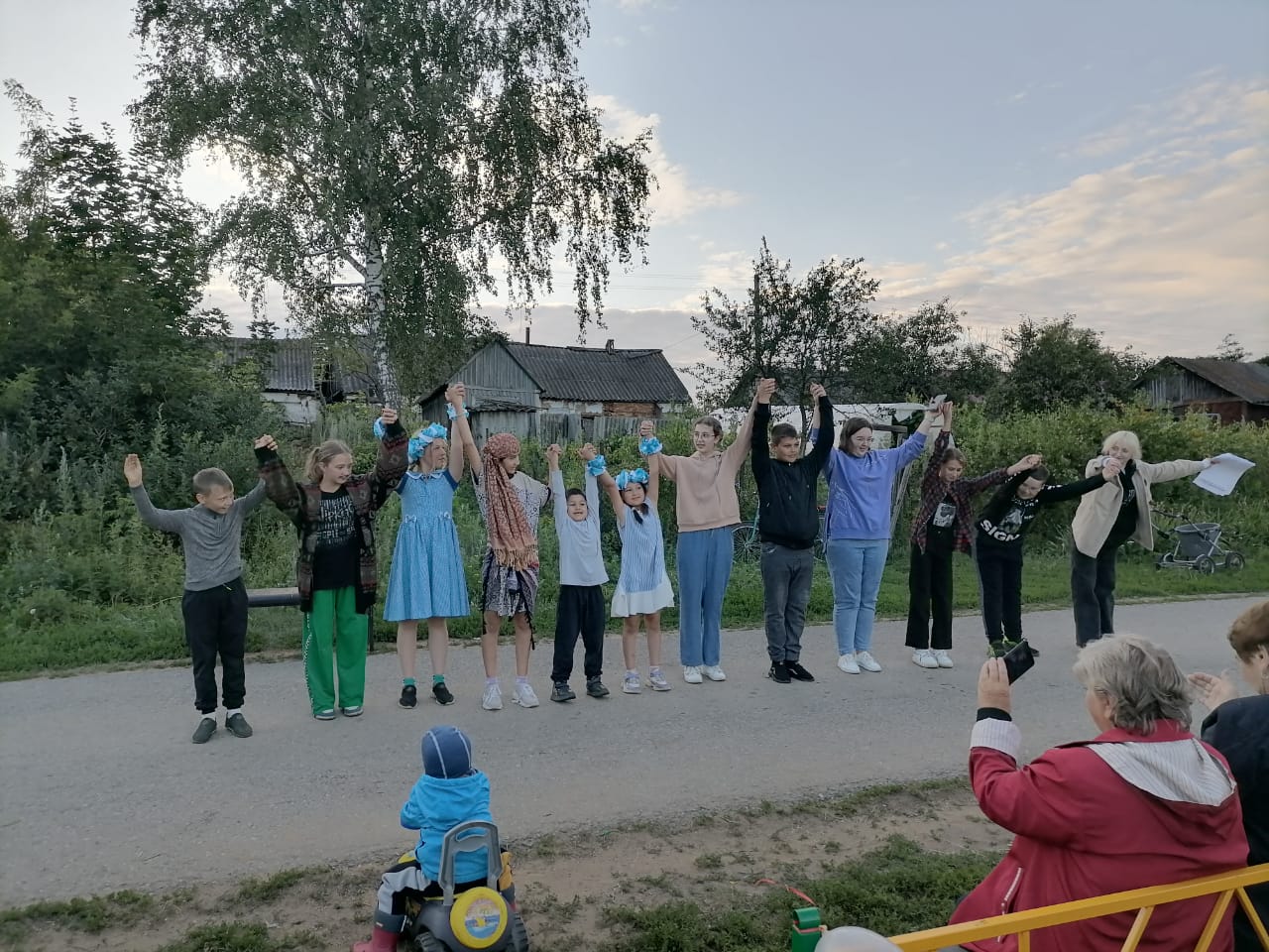 Традиционный концерт на свежем воздухе прошел в деревне Колычево