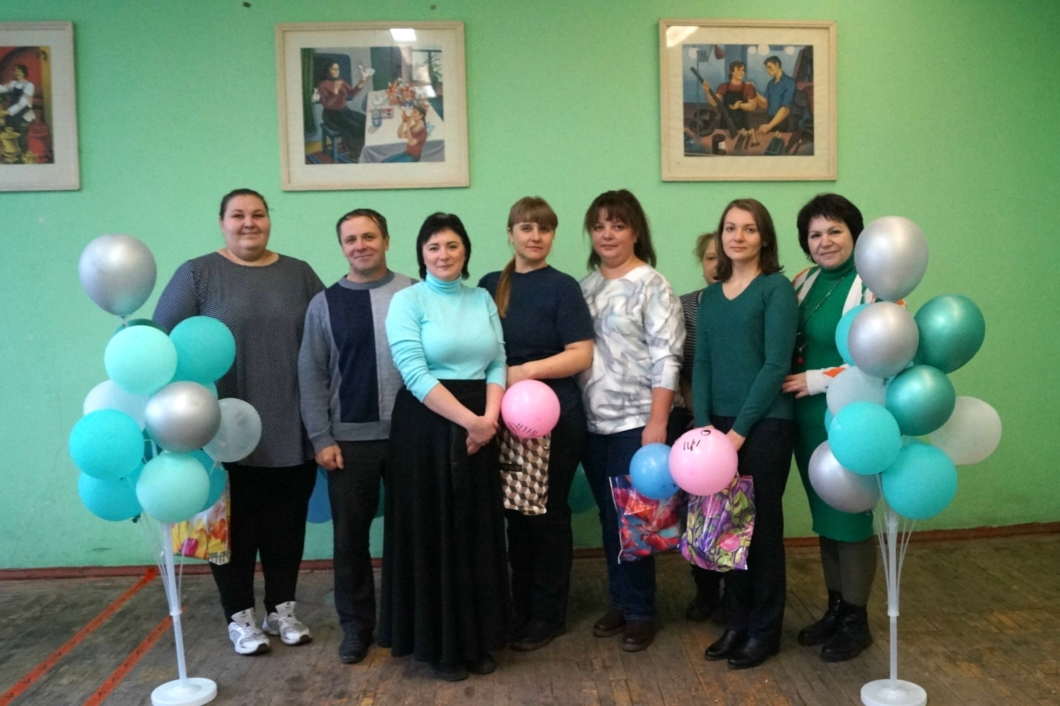 В Яблоневском центре культуры и досуга в честь Дня матери прошел вечер отдыха с игровой программой