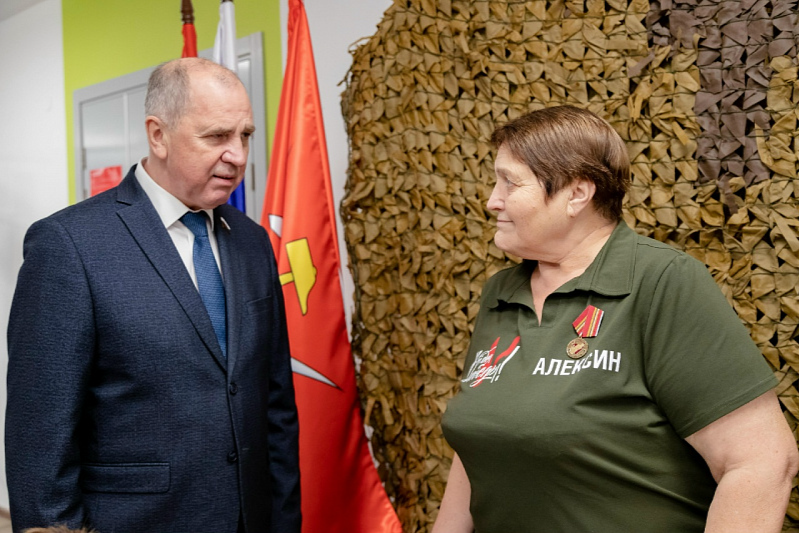 Анатолий Симонов поблагодарил волонтеров за помощь участникам СВО Анатолий Симонов поблагодарил волонтеров за помощь участникам СВО