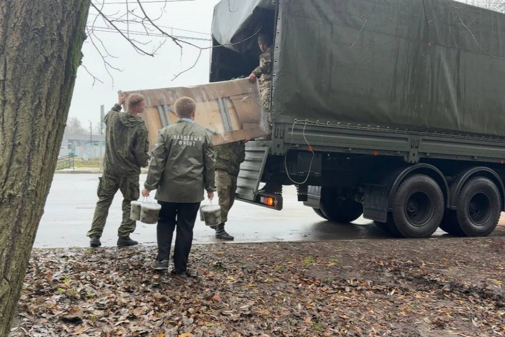 Народный фронт передал партию гумпомощи военным медикам