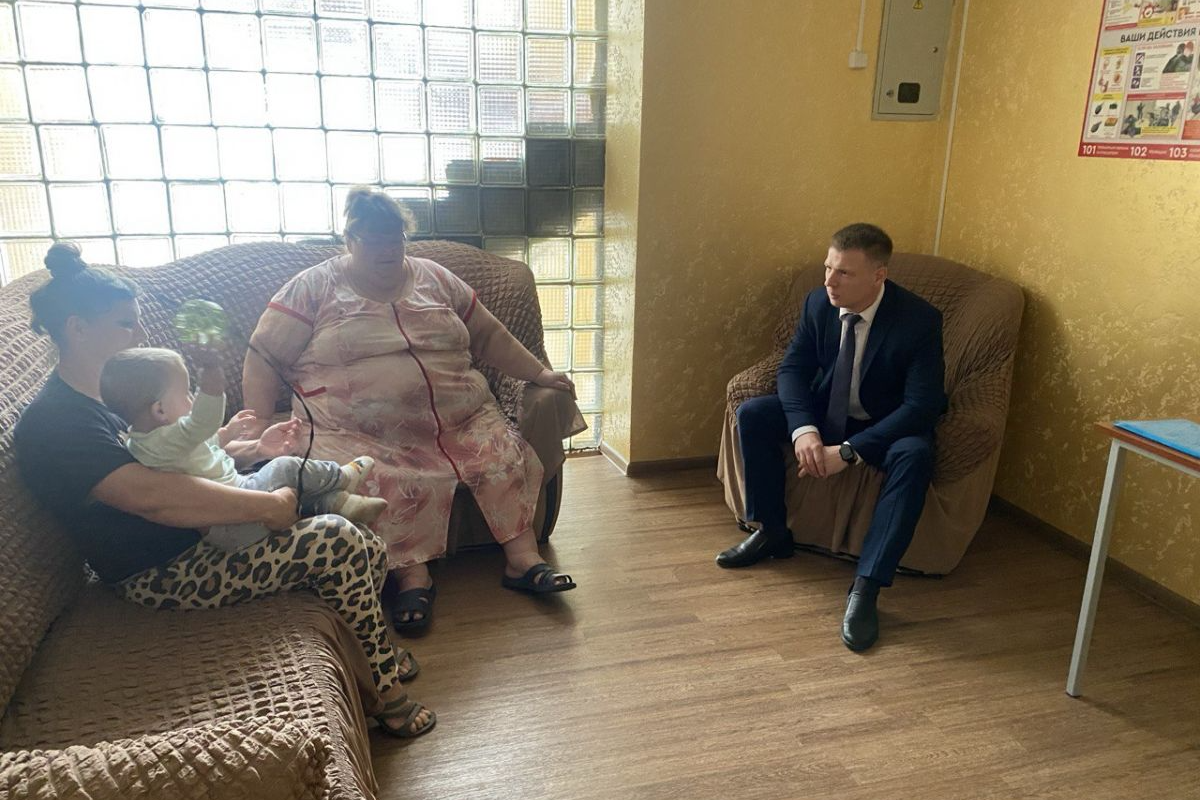 Александр Головин посетил пункт временного размещения граждан в г. Плавске Александр Головин посетил пункт временного размещения граждан в г. Плавске
