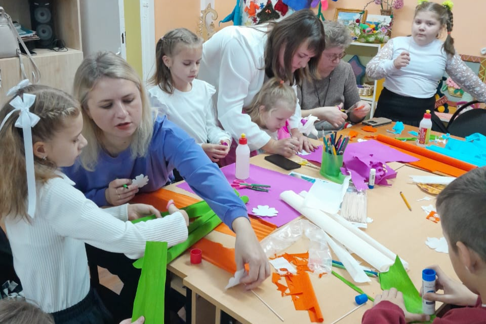 Творческий праздник для детей и их мам прошел в Каменском Доме детского творчества (фоторепортаж)