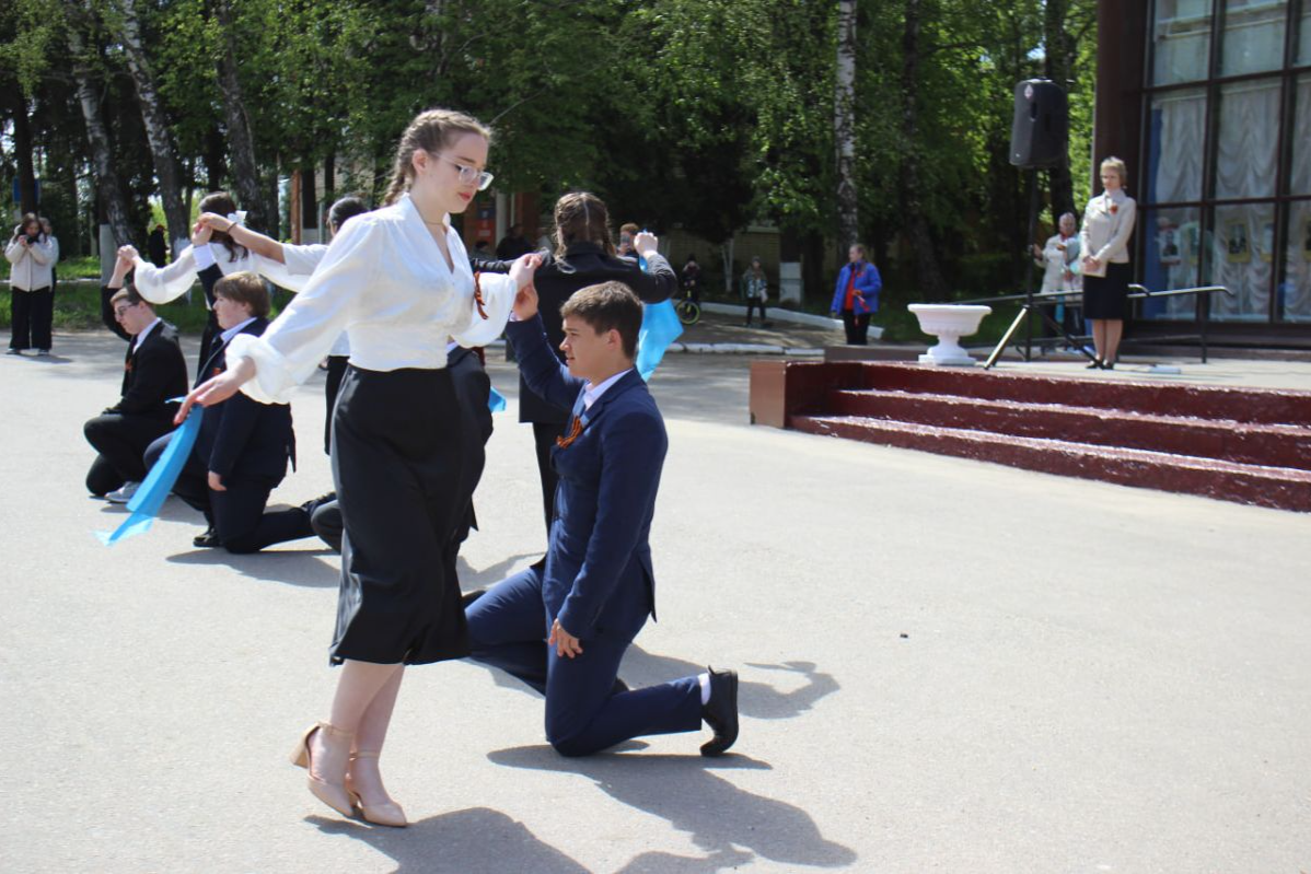 В селе Архангельском прошел танцевальный флешмоб «Синий платочек»