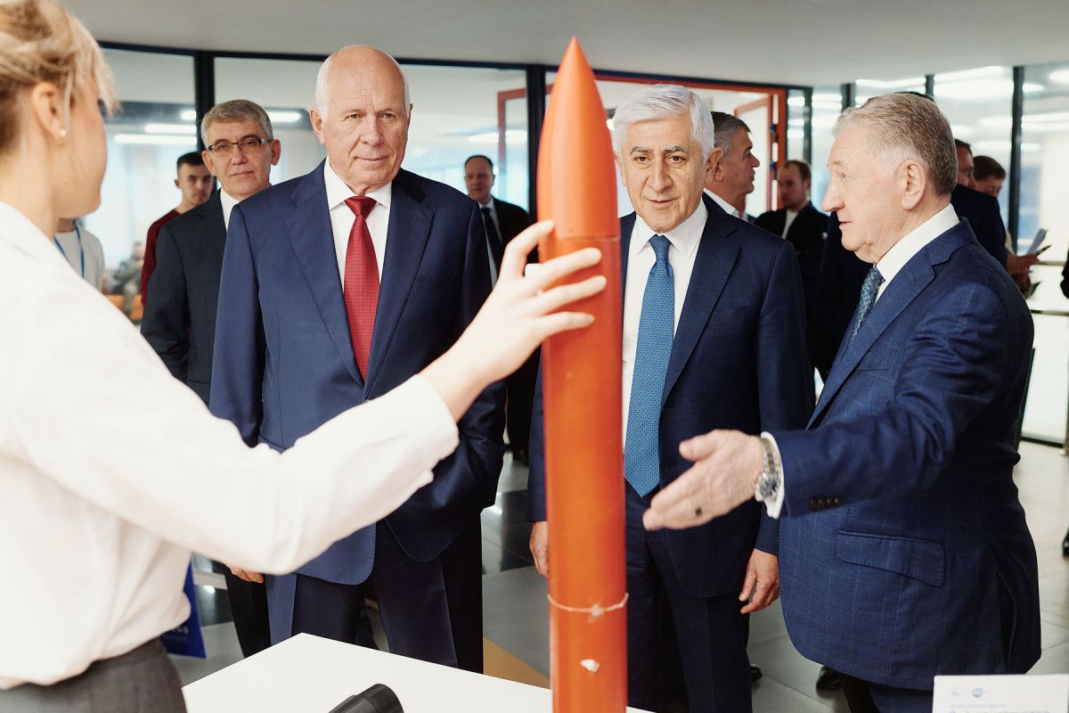 Премию им. Н.А. Макаровца вручили на форуме «Научно-техническое развитие и задачи глобального лидерства» Премию им. Н.А. Макаровца вручили на форуме «Научно-техническое развитие и задачи глобального лидерства»