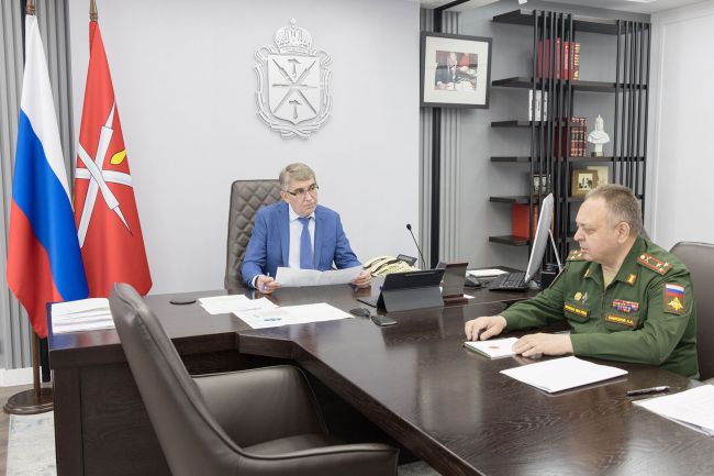 Дмитрий Миляев провел встречу с военным комиссаром Тульской области Александром Сафроновым