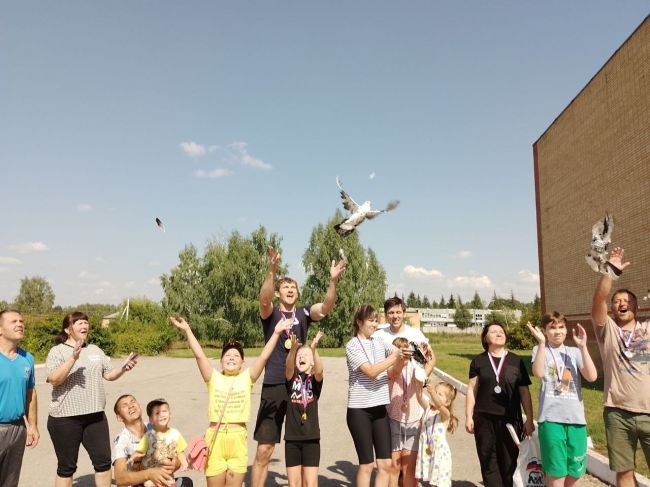Семьи Каменского района приняли участие в региональном этапе соревнований «Папа, мама, я – спортивная семья!»