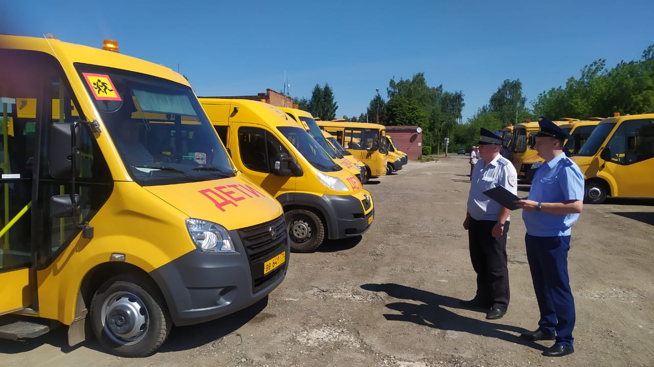 Сотрудники прокуратуры Каменского района проверили безопасность школьных автобусов