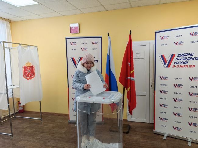 На избирательных участках Каменского района голосует молодежь