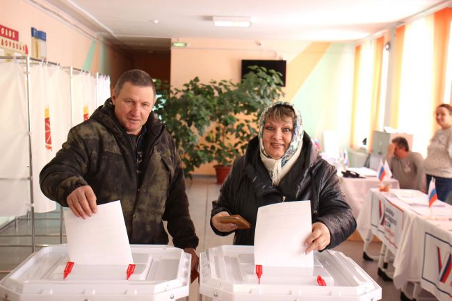 В Каменском районе на выборы приходят семьями