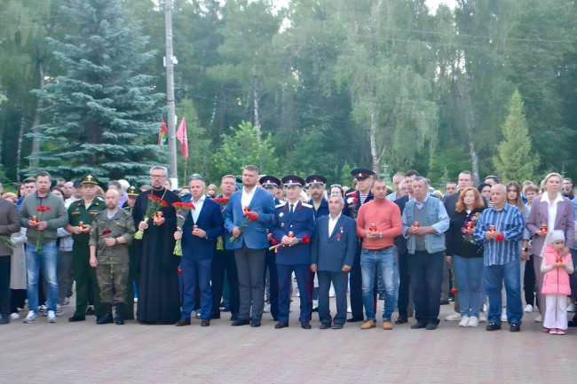 Новомосковцы почтили память героев Великой Отечественной