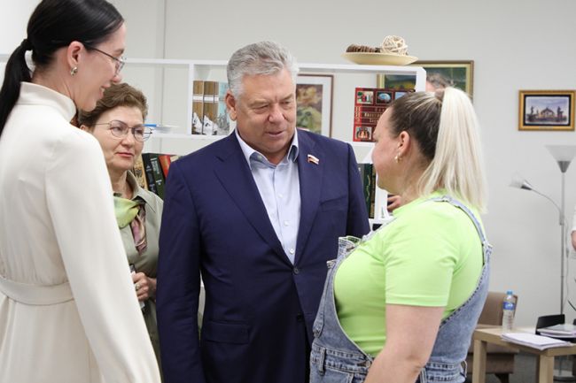 Николай Воробьев посетил тульский филиал фонда «Защитники Отечества»