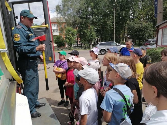 Узловские пожарные обучили детей пожарной безопасности