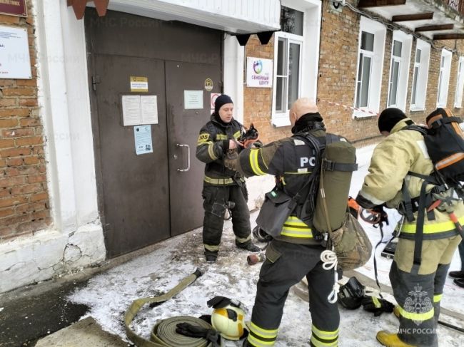 Узловские спасатели отработали тушение условного пожара