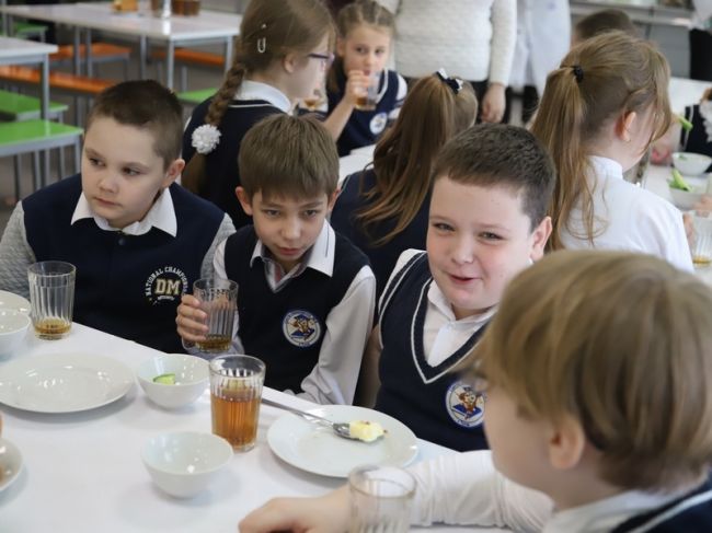 Повара школьных столовых начинают борьбу во Всероссийском конкурсе «Лучшая школьная столовая» Повара школьных столовых начинают борьбу во Всероссийском конкурсе «Лучшая школьная столовая»