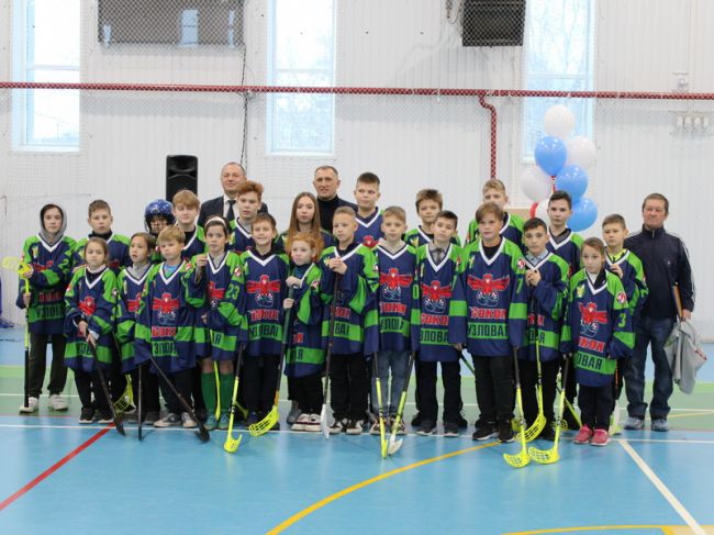 Узловской хоккейной команде «Сокол» вручена  экипировка