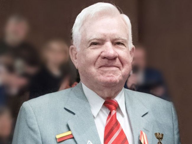 Алексей Дюмин выразил соболезнования близким ветерана Великой Отечественной войны Михаила Свинтицкого