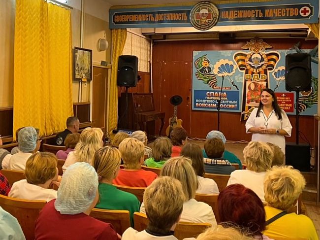 Елена Гребнева организовала концерт в военном госпитале