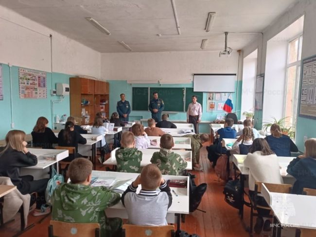 Узловским кадетам рассказали о профессии спасатель