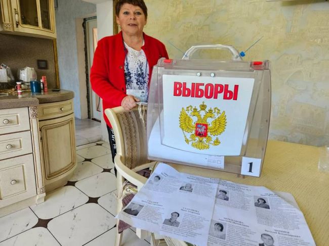 Жители Узловского района голосуют и на дому