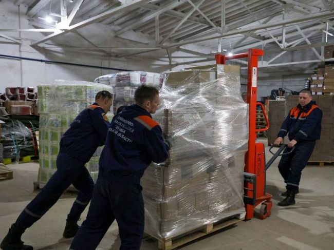 По поручению Алексея Дюмина в Оренбургскую область отправили гуманитарную помощь