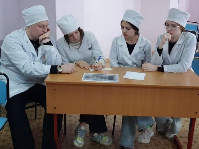 Узловские студенты-медики поучаствовали в химическом турнире, посвященном Дмитрию Менделееву