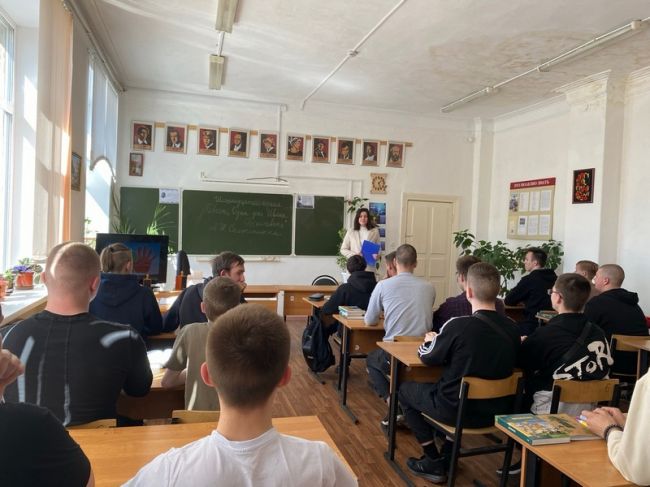 В Узловском политехническом колледже состоялось заседание дискуссионного клуба «Ценностные ориентиры молодых»