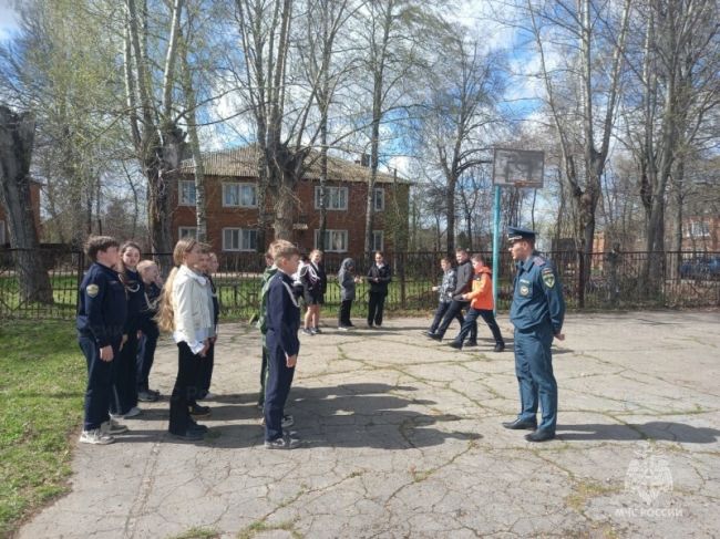 Узловские спасатели провели занятия с кадетами МЧС