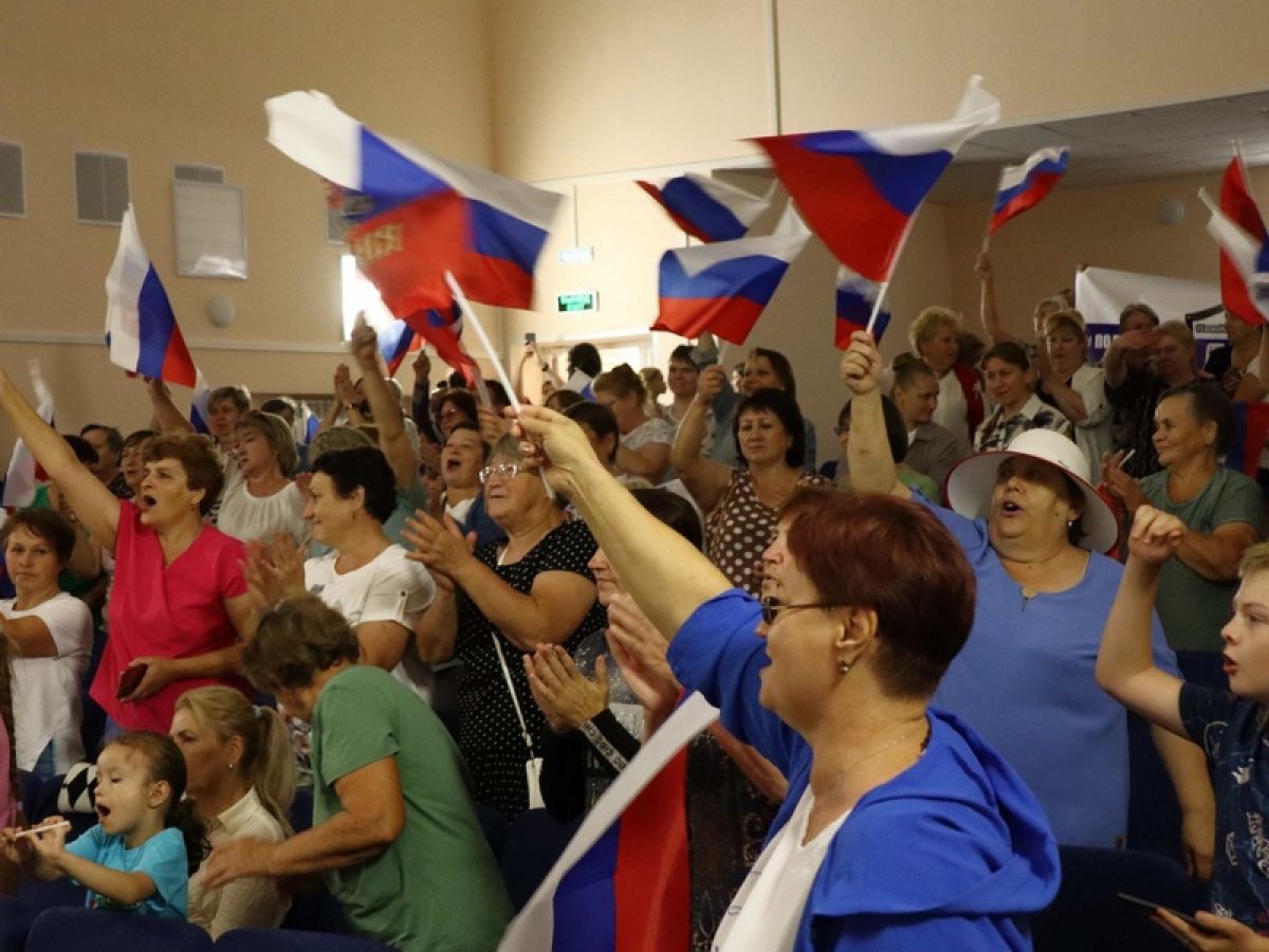 Тепло-огаревский волонтер: Песней и молитвой оберегаем бойцов от беды