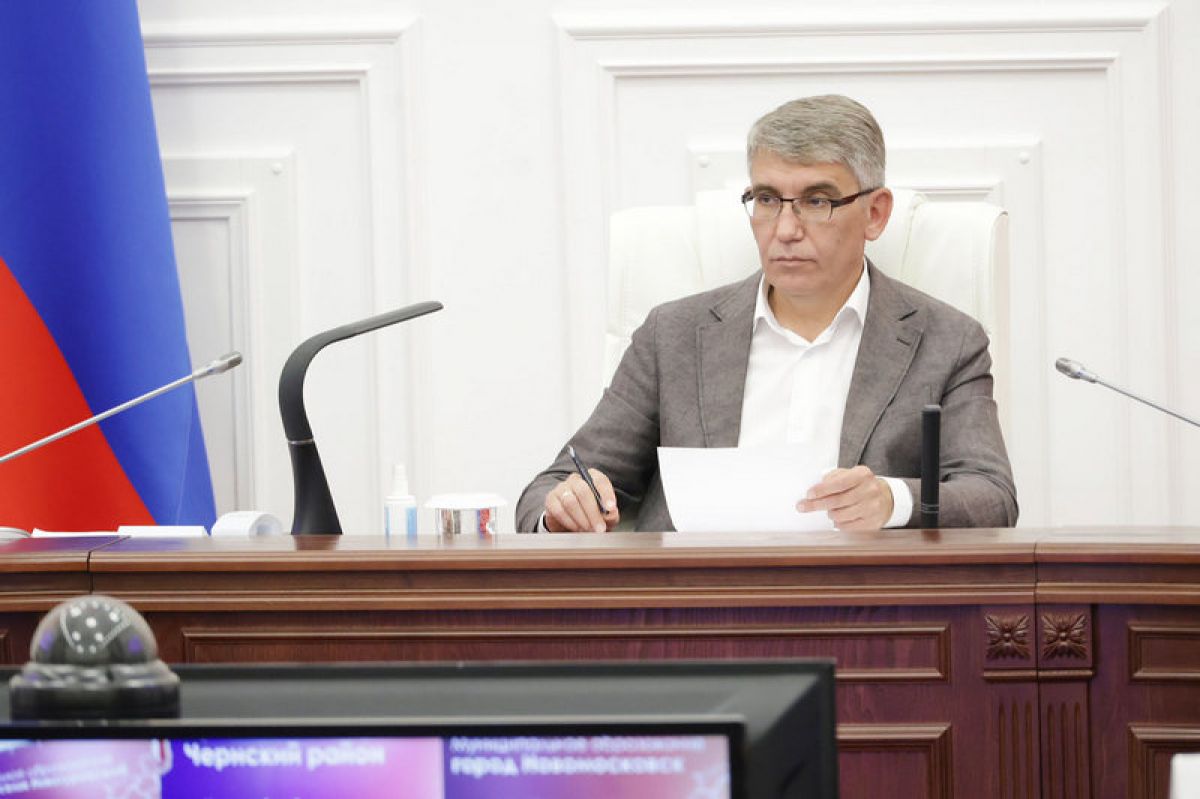 Доступность лучевой терапии, опасения рожениц, ремонт стадионов и другие вопросы рассмотрел Дмитрий Миляев