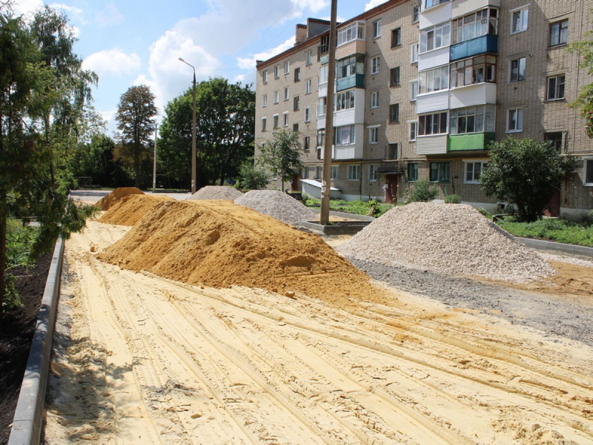 В Узловском районе продолжается благоустройство придомовых территорий